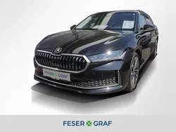 Onyxschwarz metallic Gebraucht 2024 Skoda Superb LAURIN & KLEMENT Kombi | 35.740 € (Etwas zu teuer)