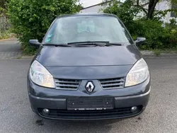 Grau Gebraucht 2004 Renault Mégane II Expression Limousine | 2.900 € (Teuer)
