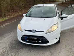 Weiß Gebraucht 2012 Ford Fiesta Kleinwagen | 3.800 € (Fairer Preis)