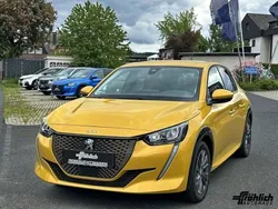 Gelb Gebraucht 2021 Peugeot e-208 Allure Kleinwagen | 18.949 € (Fairer Preis)