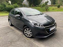 Grau Gebraucht 2016 Peugeot 208 Kleinwagen | 7.100 € (Fairer Preis)