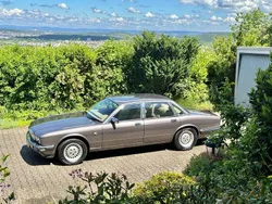 Grau Gebraucht 1990 Jaguar XJ40 Limousine | 11.800 €