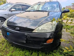 Schwarz Gebraucht 2000 Ford Focus Limousine | 599 € (Guter Preis)