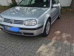 Silber Gebraucht 2001 VW Golf IV Kleinwagen | 1.350 €