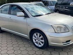 Silver metallic Gebraucht 2003 Toyota Avensis Sol Kleinwagen | 2.700 €