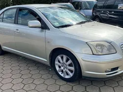 Silver metallic Gebraucht 2003 Toyota Avensis Sol Kleinwagen | 2.800 €