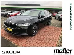 Schwarz (onyx schwarz metallic) Gebraucht 2024 Skoda Superb Selection Kombi | 40.990 € (Teuer)