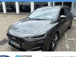 Grau Gebraucht 2024 Ford Focus ST Kombi | 37.477 € (Fairer Preis)