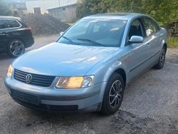 Blau Gebraucht 1999 VW Passat Limousine | 400 € (Superpreis)