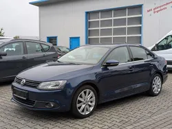 Blau Gebraucht 2014 VW Jetta Highline Limousine | 5.740 € (Guter Preis)