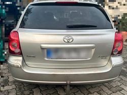 Beige Gebraucht 2006 Toyota Avensis Kombi | 2.600 € (Fairer Preis)