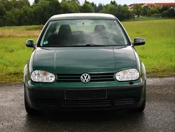 Grün Gebraucht 2001 VW Golf IV Kleinwagen | 2.999 €