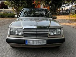 Silber Gebraucht 1989 Mercedes E230 Limousine | 13.500 €