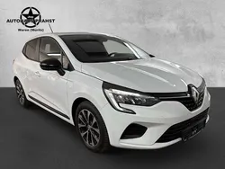 Weiß Gebraucht 2023 Renault Clio V Equilibre Limousine | 13.400 € (Guter Preis)