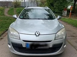 Silber Gebraucht 2010 Renault Mégane GrandTour Kombi | 2.299 € (Guter Preis)