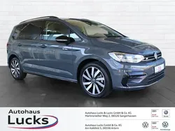 Grau (delfingrau metallic) Gebraucht 2024 VW Touran Highline Van / Kleinbus | 54.306 €