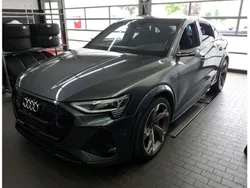 Daytonagrau (metallic) Gebraucht 2022 Audi e-tron Ambiente SUV | 45.900 € (Superpreis)