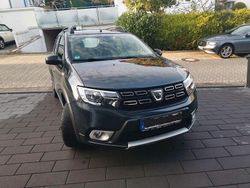 Grau Gebraucht 2019 Dacia Sandero Celebration Limousine | 11.900 €