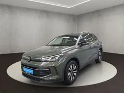 Grün Gebraucht 2024 VW Tiguan Life SUV | 42.700 € (Superpreis)