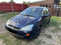 Blau Gebraucht 2002 Ford Focus Limousine | 650 € (Guter Preis)