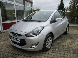 Silber Gebraucht 2015 Hyundai ix20 Edition+ Van / Kleinbus | 9.990 € (Teuer)
