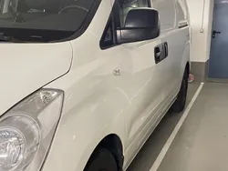 Weiß Gebraucht 2010 Hyundai H-1 Van / Kleinbus | 9.999 €