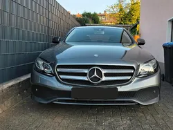 Grau Gebraucht 2016 Mercedes E220 Limousine | 24.500 € (Etwas zu teuer)