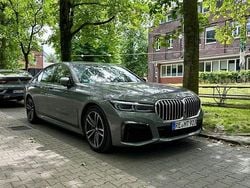 Grau Gebraucht 2021 BMW 750 Executive Limousine | 54.399 € (Etwas zu teuer)