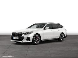 Weiß Gebraucht 2024 BMW 540 Kombi | 69.090 €