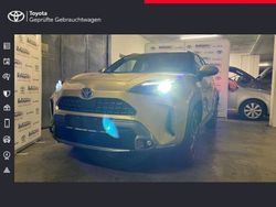 Warm gold metallic (metallic) Gebraucht 2022 Toyota Yaris Hybrid SUV | 27.850 € (Teuer)