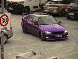 Violet Gebraucht 2001 Lexus IS300 Limousine | 10.000 €