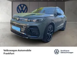 Cipressinogrün metallic Gebraucht 2025 VW Tiguan R-line SUV | 60.850 €