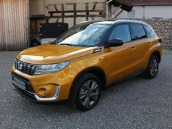 Solar yellow/cosmic black Gebraucht 2024 Suzuki Vitara Comfort SUV | 25.250 € (Guter Preis)