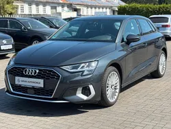 Grau Gebraucht 2022 Audi A3 Sportback Advanced Limousine | 20.990 € (Superpreis)