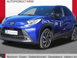 Juniper blue metallic/ night sky black Gebraucht 2023 Toyota Aygo Basis Kleinwagen | 15.689 € (Fairer Preis)