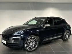 Tiefschwarzmetallic Gebraucht 2024 Porsche Macan SUV | 89.900 €