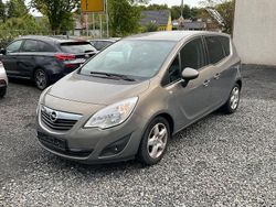Grau Gebraucht 2011 Opel Meriva Design Edition Van / Kleinbus | 4.700 € (Guter Preis)