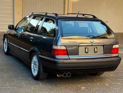 Grau Gebraucht 1989 BMW 320 Kombi | 11.790 €