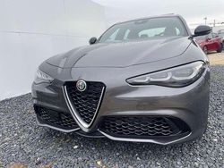 Grau metallic Neu 2024 Alfa Romeo Giulia Ti Limousine | 42.480 € (Guter Preis)
