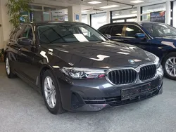 Grau Gebraucht 2023 BMW 520 Limousine | 39.999 € (Guter Preis)