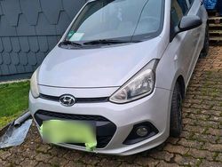 Silber Gebraucht 2016 Hyundai i10 Kleinwagen | 2.750 € (Etwas zu teuer)