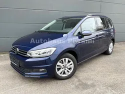 Atlantik blue metallic Gebraucht 2023 VW Touran Comfortline Van / Kleinbus | 33.400 € (Etwas zu teuer)