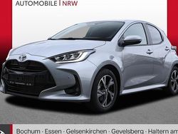 Silber Neu 2025 Toyota Yaris Hybrid Limousine | 28.989 € (Etwas zu teuer)