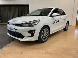 Schneeweiß Gebraucht 2023 Kia Rio Spirit Limousine | 18.490 € (Etwas zu teuer)