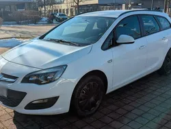 Weiß Gebraucht 2016 Opel Astra Kombi | 6.990 € (Fairer Preis)