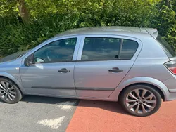 Grau Gebraucht 2009 Opel Astra Limousine | 2.800 € (Fairer Preis)