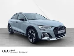 Grau (pfeilgrau perleffekt) Neu 2024 Audi A3 Basis Limousine | 46.700 € (Teuer)