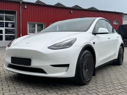 Pearl white multicoat Gebraucht 2023 Tesla Model Y RWD SUV | 32.480 € (Superpreis)