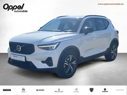 Crystal white / metallic Gebraucht 2024 Volvo XC40 Plus SUV | 39.999 € (Teuer)