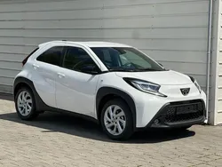Schneeweiß uni Neu 2025 Toyota Aygo Active Kleinwagen | 16.940 €
